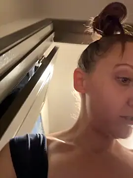 Snapshot of SexyB214 chatting on 11.05.25 SexyB214 online show from 11.05.25