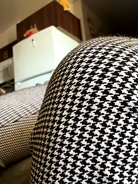 Snapshot of SexyB214 chatting on 11.06.25 SexyB214 online show from 11.06.25