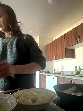 Snapshot of SexyB214 chatting on 11.14.25 SexyB214 online show from 11.14.25