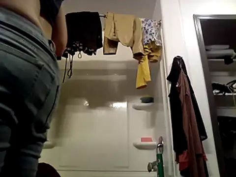 Snapshot of SexyB214 chatting on 12.04.25 SexyB214 online show from 12.04.25