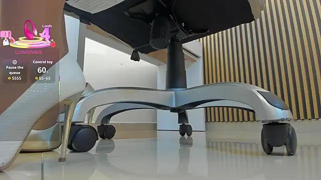 Snapshot of lulu_072 chatting on 10.16.25 lulu 072 online show from 10.16.25