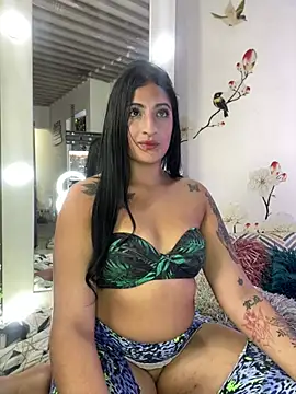 Snapshot of alondra_darling chatting on 12.30.24 alondra darling online show from 12.30.24