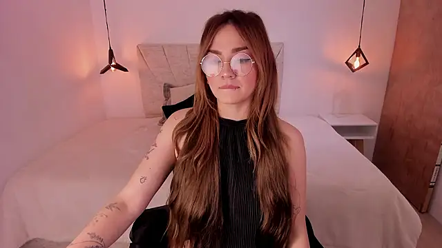 Snapshot of KataHot_ chatting on 03.04.26 KataHot online show from 03.04.26