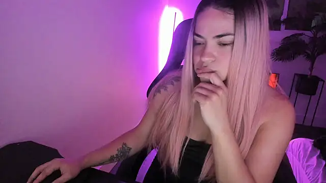 MelSaunders online show from 12.23.25