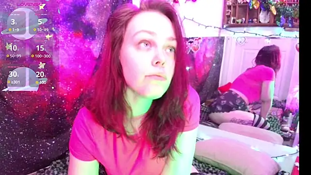 Snapshot of EverlyEster chatting on 01.02.25 EverlyEster online show from 01.02.25