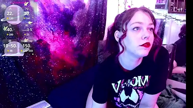 Snapshot of EverlyEster chatting on 02.02.25 EverlyEster online show from 02.02.25