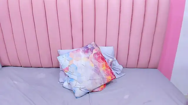 ISABELLA 020 online show from 03.08.25