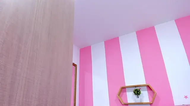 ISABELLA 020 online show from 03.15.25