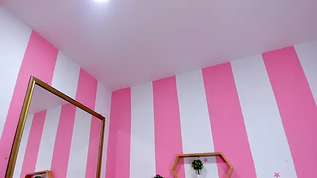 ISABELLA 020 online show from 10.17.25