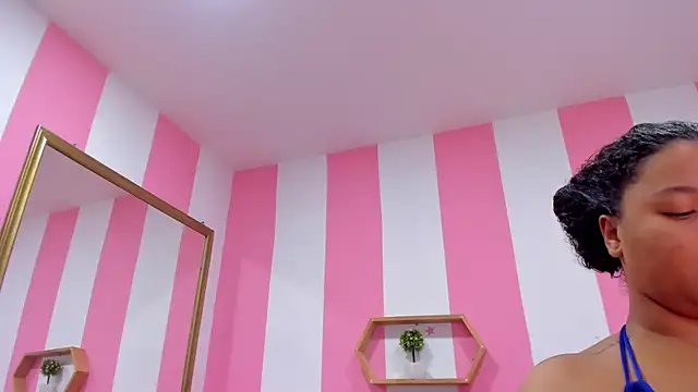 ISABELLA 020 online show from 10.24.25