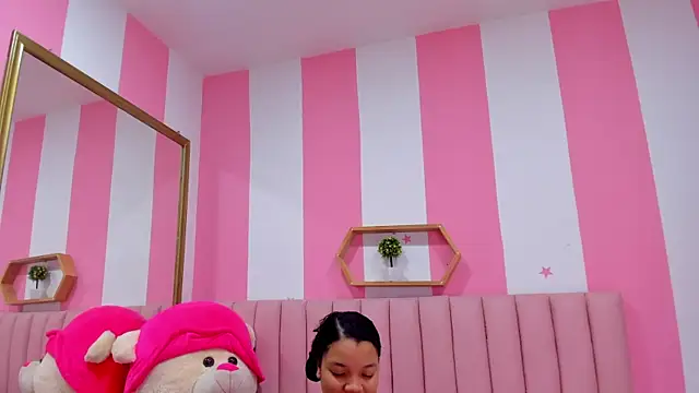 ISABELLA 020 online show from 10.29.25