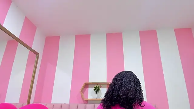 ISABELLA 020 online show from 11.10.25