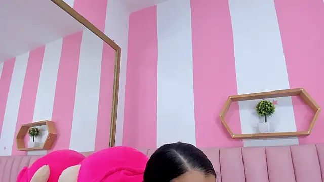 ISABELLA 020 online show from 11.20.25