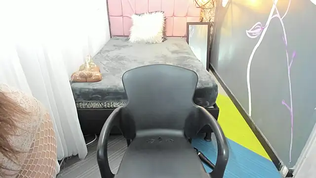 EmmaaEvans  online show from 01.27.25