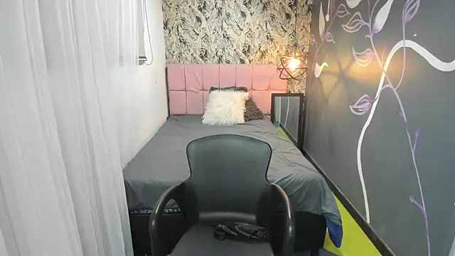 EmmaaEvans  online show from 01.31.25