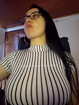 preetypeach online show from 10.19.25