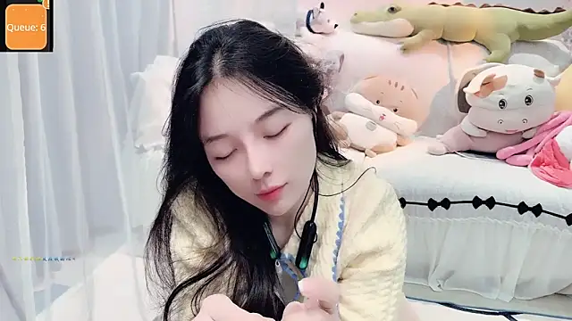 AKiKi711 online show from 10.18.25