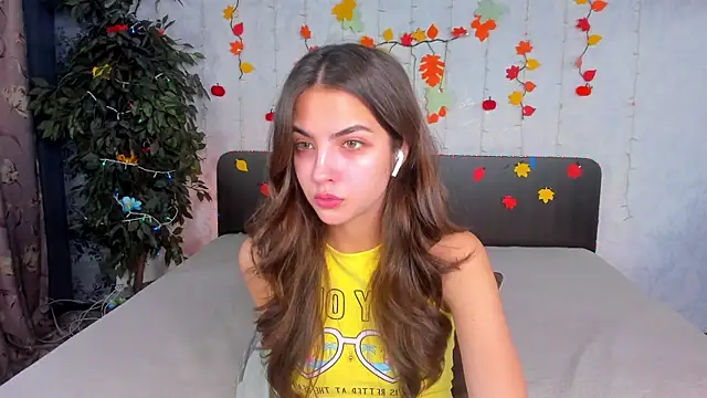 Milana Crystal  online show from 11.10.25