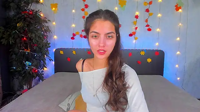 Milana Crystal  online show from 11.25.25