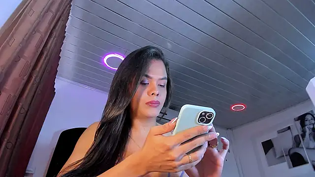 Snapshot of LatinVenuz chatting on 02.19.25 LatinVenuz online show from 02.19.25