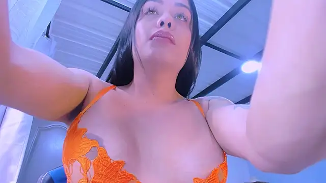 Snapshot of LatinVenuz chatting on 10.28.25 LatinVenuz online show from 10.28.25