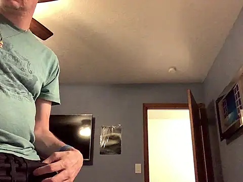 Snapshot of Hebrewhammers42 chatting on 02.25.25 Hebrewhammers42 online show from 02.25.25