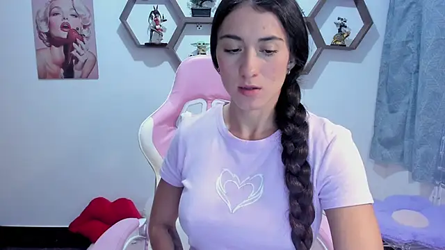 Snapshot of SharonSander chatting on 02.04.26 SharonSander online show from 02.04.26