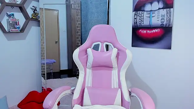 Snapshot of SharonSander chatting on 02.11.26 SharonSander online show from 02.11.26