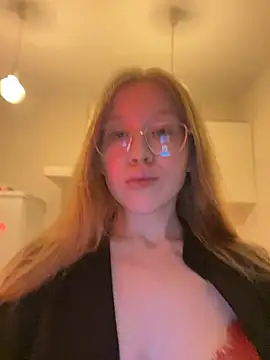Snapshot of Eva_Weyne chatting on 12.22.24 Eva Weyne online show from 12.22.24