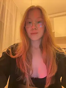 Snapshot of Eva_Weyne chatting on 12.27.24 Eva Weyne online show from 12.27.24
