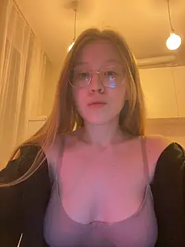 Snapshot of Eva_Weyne chatting on 12.28.24 Eva Weyne online show from 12.28.24