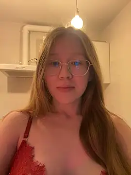 Snapshot of Eva_Weyne chatting on 12.29.24 Eva Weyne online show from 12.29.24