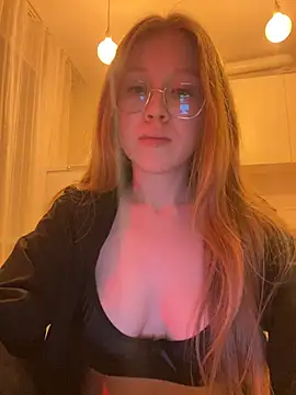 Snapshot of Eva_Weyne chatting on 02.09.25 Eva Weyne online show from 02.09.25