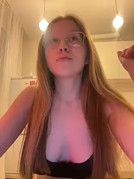 Snapshot of Eva_Weyne chatting on 02.20.25 Eva Weyne online show from 02.20.25
