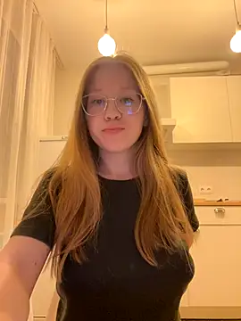 Snapshot of Eva_Weyne chatting on 09.17.25 Eva Weyne online show from 09.17.25