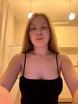 Snapshot of Eva_Weyne chatting on 09.18.25 Eva Weyne online show from 09.18.25