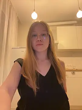 Snapshot of Eva_Weyne chatting on 09.19.25 Eva Weyne online show from 09.19.25
