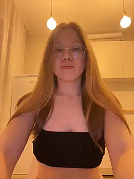 Snapshot of Eva_Weyne chatting on 10.11.25 Eva Weyne online show from 10.11.25