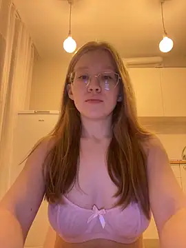 Snapshot of Eva_Weyne chatting on 10.14.25 Eva Weyne online show from 10.14.25