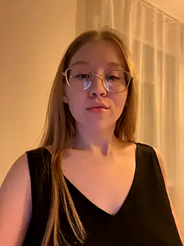 Eva Weyne online show from 10.29.25