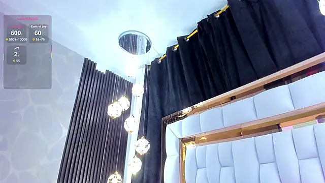 SarayRoyse online show from 11.22.25