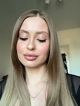 Snapshot of Sweet__Milly chatting on 05.13.26 Sweet Milly online show from 05.13.26