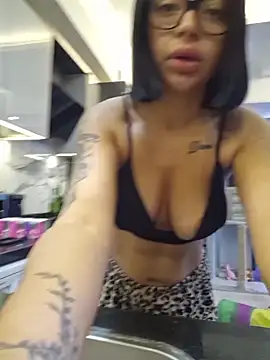 Snapshot of Esmertarcinim chatting on 12.04.25 Esmertarcinim online show from 12.04.25