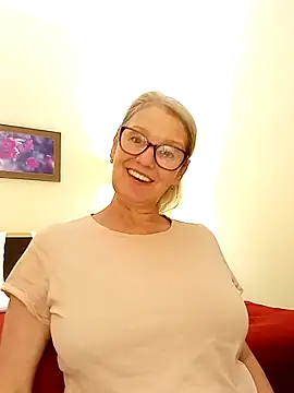 irinamaux online show from 10.18.25