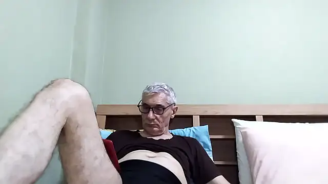 Snapshot of BIGUNCUTHARDCOCK chatting on 01.17.26 BIGUNCUTHARDCOCK online show from 01.17.26