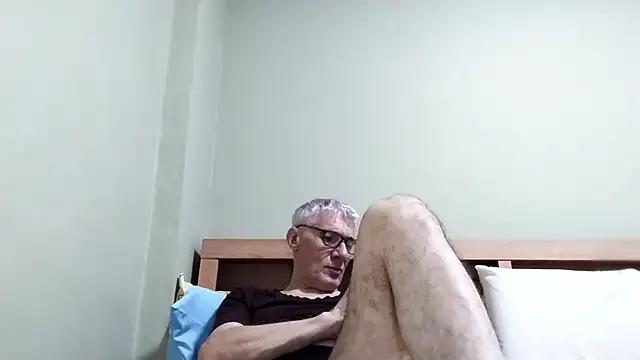 Snapshot of BIGUNCUTHARDCOCK chatting on 01.17.26 BIGUNCUTHARDCOCK online show from 01.17.26