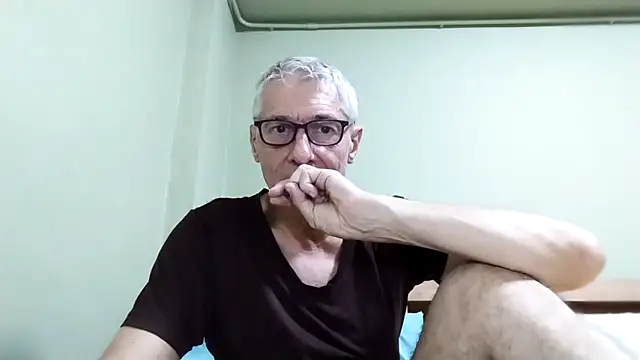 Snapshot of BIGUNCUTHARDCOCK chatting on 01.18.26 BIGUNCUTHARDCOCK online show from 01.18.26