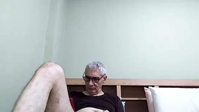 Snapshot of BIGUNCUTHARDCOCK chatting on 01.19.26 BIGUNCUTHARDCOCK online show from 01.19.26