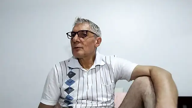 Snapshot of BIGUNCUTHARDCOCK chatting on 02.13.26 BIGUNCUTHARDCOCK online show from 02.13.26