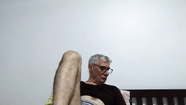 Snapshot of BIGUNCUTHARDCOCK chatting on 02.24.26 BIGUNCUTHARDCOCK online show from 02.24.26